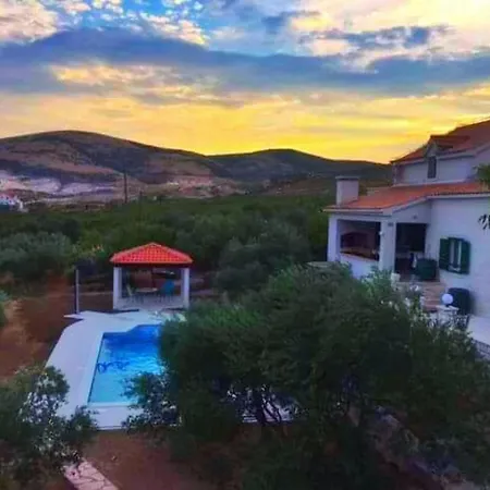 Ctks174 With Private Pool Villa Traù